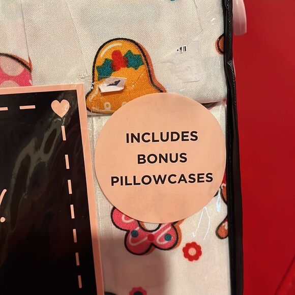 NIP Betsey Johnson Holly Jolly Cookies microfiber sheet set - Picture 4 of 4